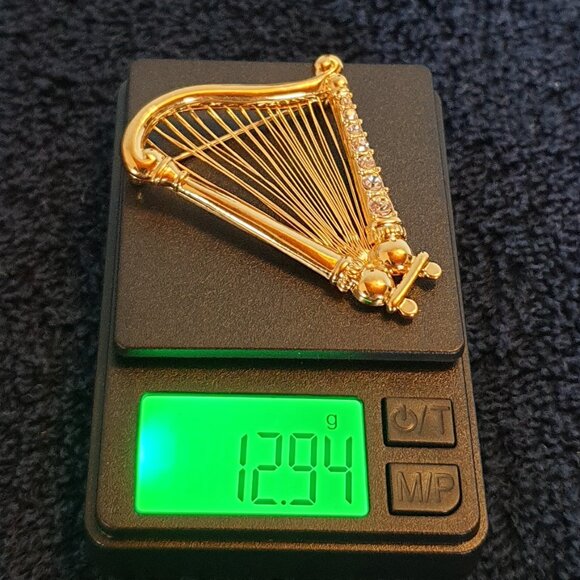 ✨ 2’’ Vintage Monet Harp Brooch – Gold Tone with White Rhinestones ✨ - Picture 10 of 10